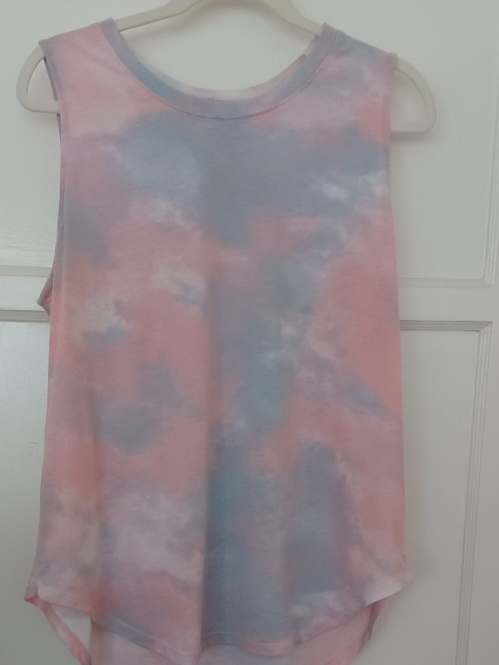 Weekend Soul ladies sleeveless tee shirt summer fun in clouds pink & blue NWOT